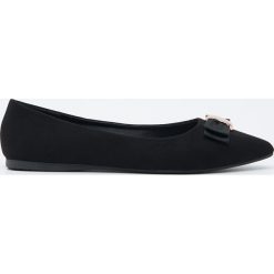 Eleganckie baleriny z kokardą - Czarny. Czarne baleriny damskie Sinsay, bez wzorów, eleganckie, bez obcasa. Za 29,99 zł.