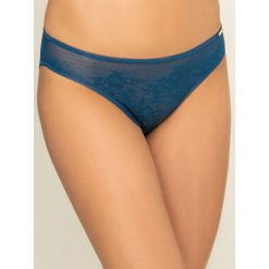 Figi klasyczne Gossard Glossies 13003. Niebieskie figi damskie Gossard, xs, bez wzorów, z elastanu. W wyprzedaży za 99,00 zł.