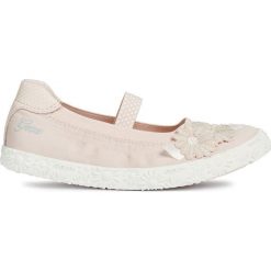 Geox baleriny dziewczęce Kilwi 25 różowe. Różowe baleriny dziewczęce Geox, bez wzorów, z materiału, eleganckie, na wysokim obcasie. W wyprzedaży za 205,00 zł.