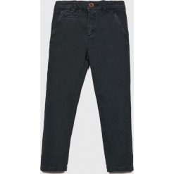 Blukids - Spodnie dziecięce 98-134 cm. Niebieskie spodnie chłopięce Blukids, bez wzorów, z elastanu, casualowe. W wyprzedaży za 59,90 zł.