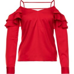 Bluzka Guess W94H72 WAF20. Białe bluzki damskie Guess, m, z aplikacjami, z poliesteru, bez kołnierzyka, bez rękawów. W wyprzedaży za 189,00 zł.