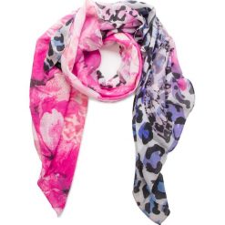 Chusta GUESS - AW7810 POL03 PIN. Różowe chusty damskie Guess, z materiału. Za 219,00 zł.