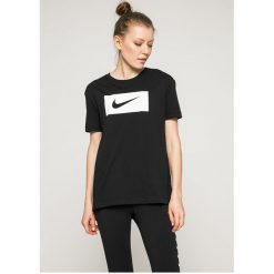 Nike Sportswear - Top. Szare topy damskie marki Nike Sportswear, s, z nadrukiem, z bawełny, z krótkim rękawem. Za 99,90 zł.