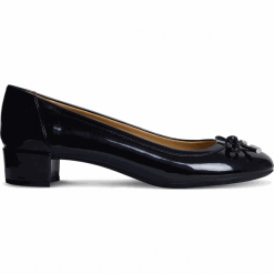 Geox baleriny damskie 37 ciemnoniebieskie. Niebieskie baleriny damskie Geox, bez wzorów, bez obcasa. Za 369,00 zł.