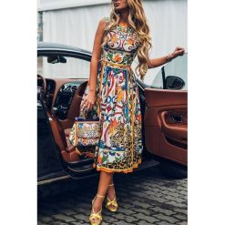 Sukienka ISABEL. Sukienki damskie IVET, m, bez wzorów, eleganckie, bez kołnierzyka, bez rękawów, rozkloszowane. W wyprzedaży za 9,00 zł.