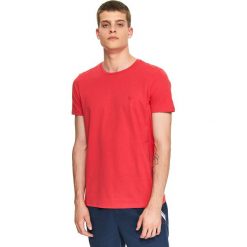 T-shirt gładki dopasowany. Czerwone t-shirty męskie na zimę, m, z bawełny, krótkie. W wyprzedaży za 14,99 zł.