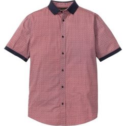 Koszula z krótkim rękawem i kołnierzykiem w prążek bonprix jasnoróżowy w graficzny deseń. Różowe koszule męskie bonprix, xxl, bez wzorów, z dzianiny, bez kołnierzyka, z krótkim rękawem. Za 37,99 zł.
