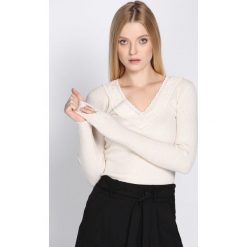 Jasnobeżowy Sweter Cabin. Szare bez kategorii Born2be, xl, z materiału. Za 39,99 zł.
