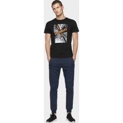 T-shirt męski TSM005 - głęboka czerń. T-shirty męskie xxl, bez wzorów, bez kołnierzyka. W wyprzedaży za 29,99 zł.