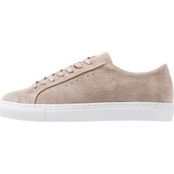 Filippa K KATE Sneakersy niskie dark stone. Brązowe trampki i tenisówki damskie marki Filippa K, bez wzorów, ze skóry, bez zapięcia. Za 879,00 zł.