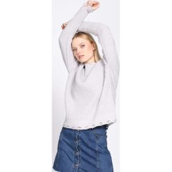 Jasnoszary Sweter No Gravity. Szare swetry klasyczne damskie Born2be, l, z okrągłym kołnierzem. Za 69,99 zł.