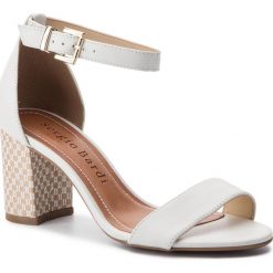 Sandały SERGIO BARDI - Bucine SS127315118KD 153. Białe klapki damskie Sergio Bardi, bez wzorów, ze skóry ekologicznej, bez obcasa, na obcasie. W wyprzedaży za 179,00 zł.