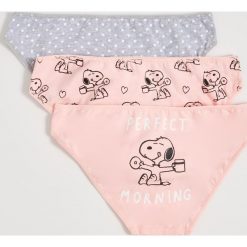 Majtki z grafiką Snoopy - Różowy. Majtki damskie Sinsay. Za 24,99 zł.