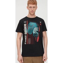 Koszulka Star Wars - Czarny. Czarne koszulki damskie Cropp, s, z motywem z bajki, retro, bez kołnierzyka, bez rękawów. W wyprzedaży za 19,99 zł.