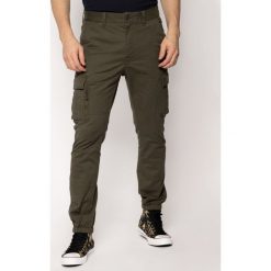 Spodnie materiałowe Superdry Recruit Flight Grip Cargo M7010060A. Zielone jeansy męskie Superdry, m, bez wzorów, z jeansu. W wyprzedaży za 309,00 zł.