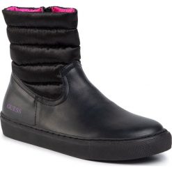 Kozaki GUESS - Jakie FJ8JAK ELE10 BLACK. Czarne kozaki damskie Guess, ze skóry ekologicznej, bez obcasa, bez zapięcia. W wyprzedaży za 239,00 zł.