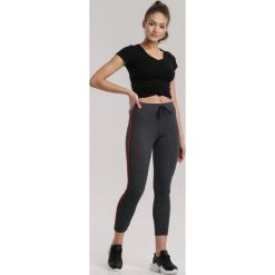 Szaro-Czerwone Legginsy Larairien. Szare legginsy sportowe damskie Renee, s, bez wzorów, z materiału, na fitness i siłownię. Za 39,99 zł.