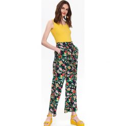 Luźne spodnie w print. Czarne spodnie damskie Top Secret, s, z tkaniny. W wyprzedaży za 49,99 zł.