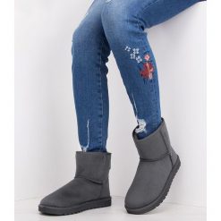 Śniegowce damskie C'M Paris C-08 Szare. Szare śniegowce damskie CM Paris, z gumy, klasyczne, bez zapięcia. Za 86,00 zł.