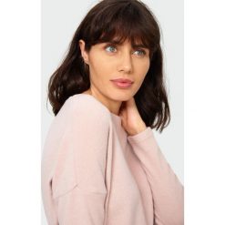 Sweter o luźnym kroju z miękkiej dzianiny. Swetry damskie Greenpoint, bez wzorów, z elastanu, bez rękawów, bez kaptura. Za 79,99 zł.