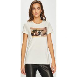 Vero Moda - Top. Białe bluzki damskie marki Vero Moda, s, z nadrukiem, z bawełny, casualowe, z okrągłym kołnierzem, z krótkim rękawem. Za 69,90 zł.