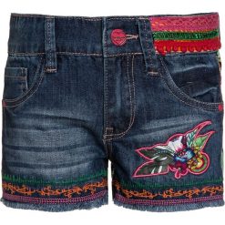 Desigual FERNAN Szorty jeansowe azul. Niebieskie spodenki chłopięce marki Desigual, z bawełny. W wyprzedaży za 174,30 zł.
