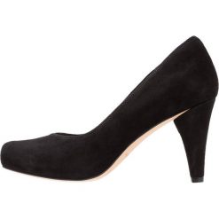 Clarks DALIA ROSA Szpilki black. Czarne czółenka damskie marki Clarks, ze skóry, klasyczne, na szpilce. Za 469,00 zł.