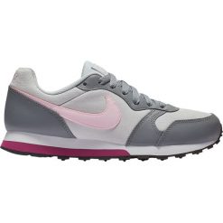 NIKE MD RUNNER 2 (GS). Szare buty dziewczęce sportowe Nike, na wiosnę, bez wzorów, ze skóry, bez zapięcia, nike md runner. Za 189,99 zł.