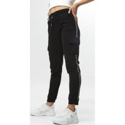 Czarne Spodnie Dresowe Aniphaia. Czarne spodnie damskie Born2be, s, z dzianiny. Za 54,99 zł.