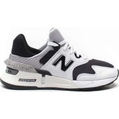 Wygodne Czarno-Białe Sneakersy New Balance WS997JCF. Czarne sneakersy damskie Molly.pl, ze skóry. Za 499,00 zł.