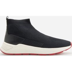 Buty w sportowym stylu - Czerwony. Czerwone buty sportowe męskie Reserved, bez zapięcia. W wyprzedaży za 99,99 zł.