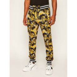 Spodnie dresowe Versace Jeans Couture A2GZA114. Jeansy męskie Versace Jeans Couture, xl, bez wzorów. Za 1479,00 zł.