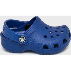 Crocs - Klapki dziecięce. Niebieskie sandały chłopięce Crocs, z materiału, bez zapięcia. Za 89,90 zł.