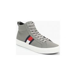 Buty Tommy Hilfiger FM0FM01713 FLAG HI. Szare trampki męskie TOMMY HILFIGER, bez wzorów, bez zapięcia. Za 310,24 zł.