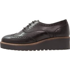 Zign Oksfordki black. Czarne półbuty damskie marki Zign, bez obcasa, na sznurówki. Za 379,00 zł.