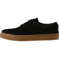 Wood Wood DREW SHOE Sneakersy niskie black. Czarne trampki i tenisówki damskie marki Wood Wood, bez wzorów, z weluru, bez zapięcia. Za 689,00 zł.