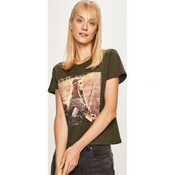 Jacqueline de Yong - T-shirt. Białe bluzki damskie Jacqueline de Yong, s, z nadrukiem, z bawełny, z okrągłym kołnierzem. W wyprzedaży za 49,90 zł.