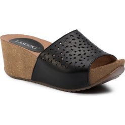 Klapki LASOCKI - 2186-03 Czarny. Czarne klapki damskie Lasocki, bez wzorów, ze skóry, bez obcasa, na obcasie. Za 129,99 zł.