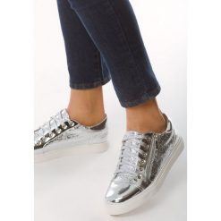 Srebrne Buty Sportowe Tilly. Szare buty sportowe damskie Born2be, bez wzorów, ze skóry, sportowe. Za 59,99 zł.