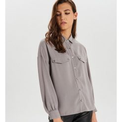 Koszula z kieszeniami - Jasny szary. Szare koszule damskie Cropp, s, bez wzorów, bez kołnierzyka, bez rękawów. Za 89,99 zł.