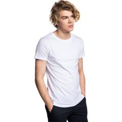 T-shirt ADAMO TSBS000035. Białe t-shirty męskie Giacomo Conti, na lato, m, bez wzorów, z bawełny, bez kołnierzyka. Za 79,00 zł.
