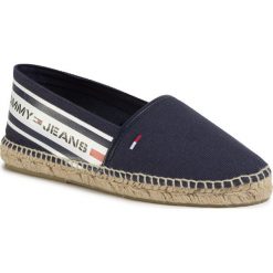 Espadryle TOMMY JEANS - Chunky Tape Espadrille EN0EN00817 Twilight Navy C87. Niebieskie espadryle damskie Tommy Jeans, bez wzorów, z jeansu, bez obcasa, na płaskiej podeszwie. W wyprzedaży za 189,00 zł.