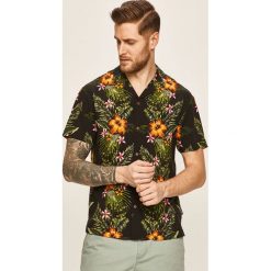 Scotch & Soda - Koszula. Czarne koszule męskie Scotch & Soda, s, bez wzorów, z wiskozy, klasyczne, z klasycznym kołnierzykiem, z krótkim rękawem. W wyprzedaży za 239,90 zł.