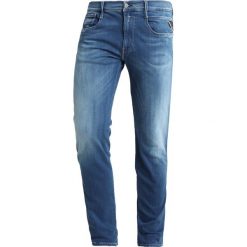 Replay HYPERFLEX ANBASS Jeansy Slim Fit dark blue denim. Niebieskie jeansy męskie relaxed fit marki Replay. Za 949,00 zł.