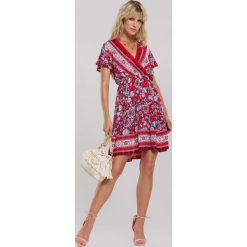 Czerwona Sukienka Aqua. Czerwone sukienki damskie other, na co dzień, s, bez wzorów, boho, z falbankami, z krótkim rękawem, krótkie, mini, rozkloszowane. Za 59,99 zł.