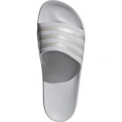 DAMSKIE KLAPKI ADILETTE AQUA ADIDAS (39 1/3). Szare klapki damskie Adidas, bez wzorów, bez obcasa. Za 79,99 zł.