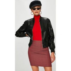 Answear - Kurtka bomber. Czarne kurtki damskie ANSWEAR, s, z wiskozy, krótkie. W wyprzedaży za 129,90 zł.