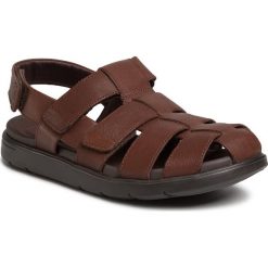 Sandały CLARKS - Unwilmore Ray 261486557 Mahogany. Pomarańczowe klapki męskie Clarks, ze skóry, bez zapięcia. Za 429,00 zł.