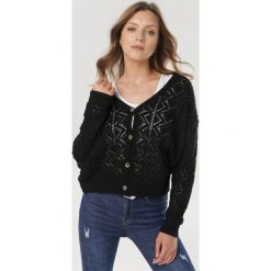Czarny Kardigan Aethipe. Czarne swetry damskie Born2be, uniwersalny, bez wzorów. Za 149,99 zł.