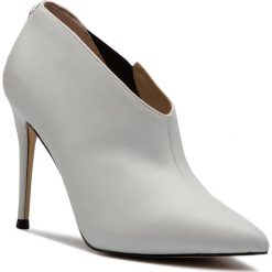 Szpilki GUESS - Ondrea FL5OND LEA09 WHITE. Półbuty damskie Guess. W wyprzedaży za 409,00 zł.